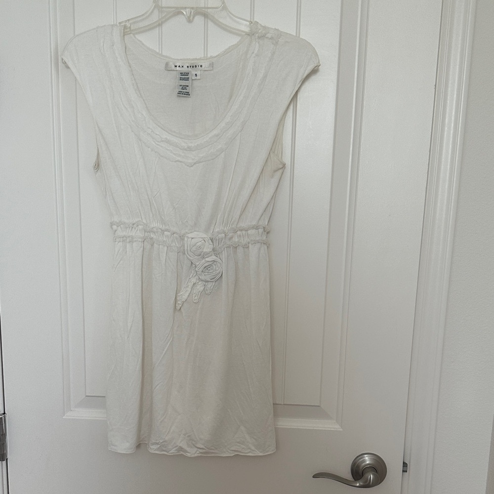 Gently used Max Studio White Sleeveless Top with Floral Detail
